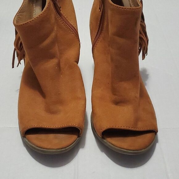 Charming Charlie Honey Tan Boho Trendy Fringed Open Toe Booties Shoeties - Picture 2 of 13